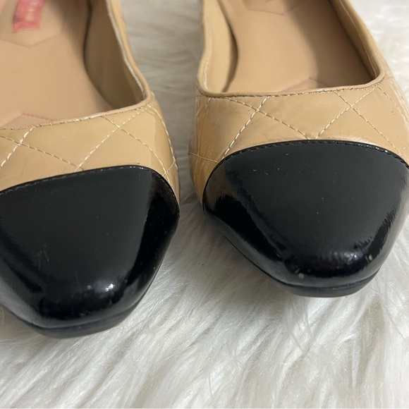 Women's Isaac Mizrahi Tan & Black Quilted Patent Leather Ballet Flats Si… - Picture 8 of 10